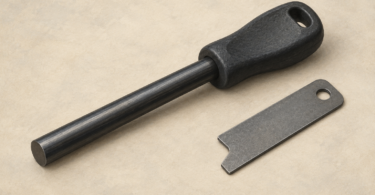 Illustration of an unused generic ferrocerium rod and separate metal striker.