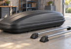 Conceptual illustration of a closed roof cargo box with two detached crossbars on a workshop floor.